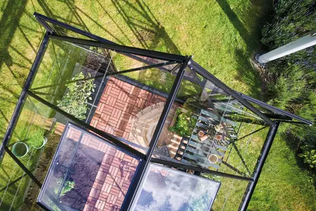 ICON 8 · 9.7 m² (8' x 12') Sort m/3 mm Glas